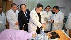 Severokorejský vdce Kim ong-un navtívil zranné po nehod autobusu s...