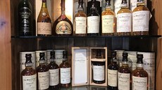 Sbratelsky vysoce cenné whisky ze skotské palírny Balvenie