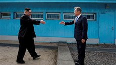 Severokorejský vůdce Kim Čong-un a jihokorejský prezident Mun Če-in v...