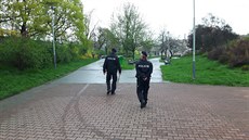 Pokud policist�m fotograf nebrání p�i výkonu slu�by, m�li by fotografování...