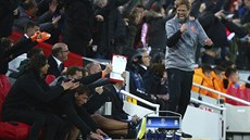 Liverpoolský trenér Jürgen Klopp se raduje během semifinále Ligy mistrů proti...