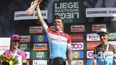 Bob Jungels (uprosted) slaví ivotní triumf na Lutych-Bastogne-Lutych. Na...