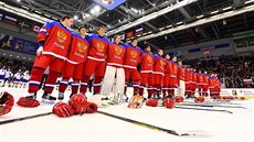 Ruská hokejová osmnáctka po vítězném zápase na světovém šampionátu v...