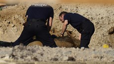Policisté spolupracují na likvidaci letecké pumy v Berlín. (20. dubna 2018)