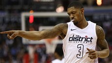 Bradley Beal z Washingtonu dkuje za pihrávku.