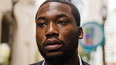 Rapper Meek Mill opoutí vzení a letí na basketbal.