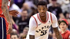 Delon Wright z Toronta oslavuje trojku proti Washingtonu.