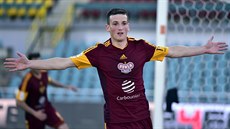 Luká� Holík z Dukly oslavuje vyrovnávací gól b�hem utkání proti Brnu.