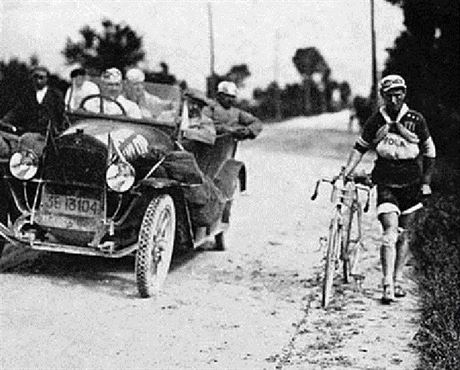 KDY U TO NA KOLE NELO. Cyklista na trati Gira 1914.