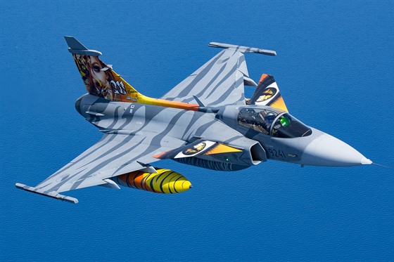 Pilot Ivo Kardo s Gripenem bhem Eurasia Airshow v Turecku