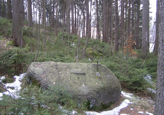 Pomníek pipomíná tragédii sebevraha.