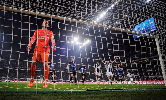 Samir Handanovi, branká Interu, práv inkasoval gól od Juventusu.