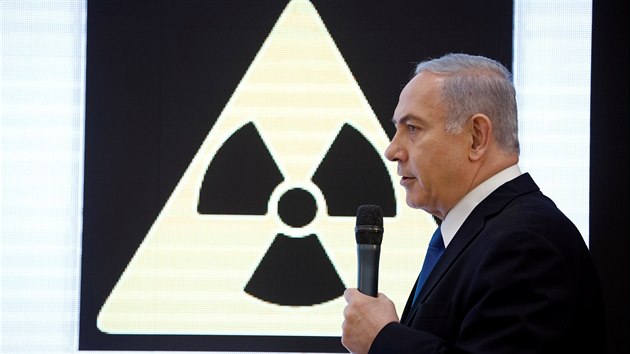 Izraelsk premir Benjamin Netanjahu hovo bhem tiskov konference na ministerstvu obrany v Tel Avivu. rn podle nj po podepsn jadern dohody lhal. (30. dubna 2018)