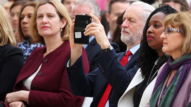 Britská ministryně vnitra Amber Ruddová a šéf labouristů Jeremy Corbyn (24. dubna 2018)