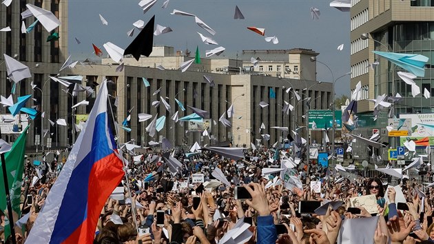V Moskvě vyletěly na protest proti blokování Telegramu vlaštovky (30. 4. 2018)