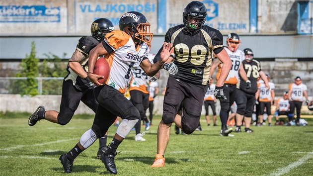 Wide Receiver Michael Lindsey v zpase proti Pardubicm nastoupil na pozici quarterbacka.