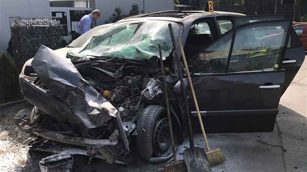 Pi stetu autobusu, osobnho auta a chodce v prask ulici Vrchlickho byly zranny dv osoby (30.4.2018)