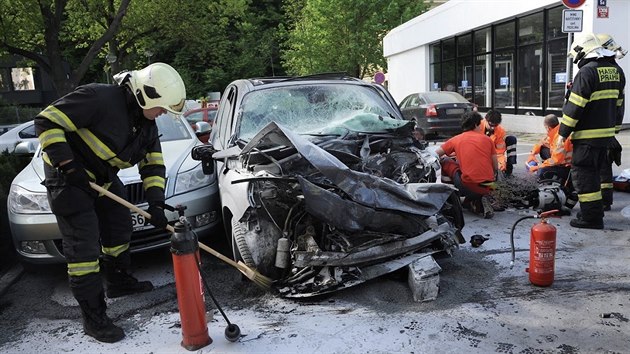 Pi stetu autobusu, osobnho auta a chodce v prask ulici Vrchlickho byly zranny dv osoby (30.4.2018)