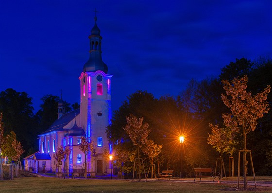 Kostel může mít v noci až šestnáct milionů barevných odstínů. Novými světly se...