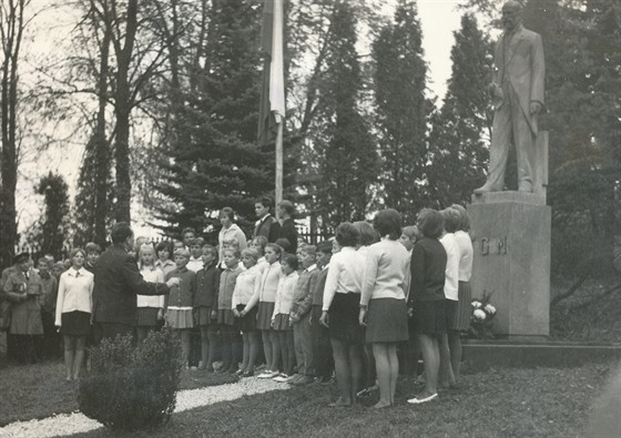 Slavnost u pomníku obnoveném v roce 1968