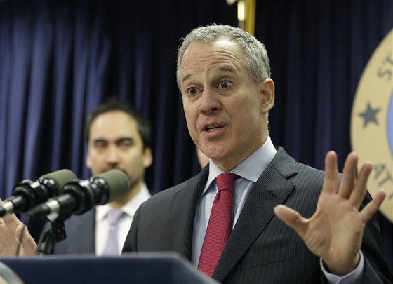 Newyorský generální prokurátor Eric Schneiderman odstoupil poté, co jej nakly...