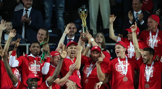 Fotbalisté Slavie slaví triumf v domácím poháru.