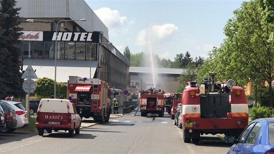 Stedoetí hasii zasahovali u píbramského zimního stadionu, kde do ovzduí...