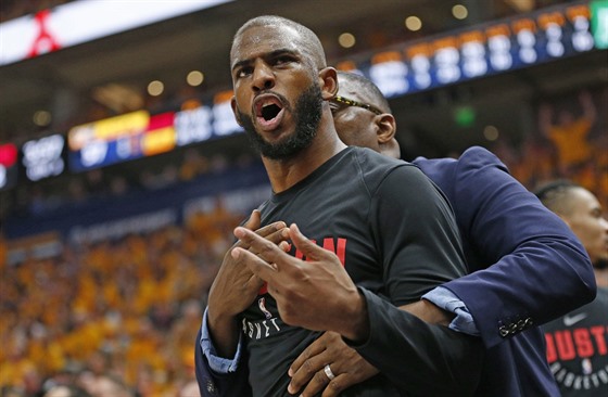 Chris Paul se zlobí. Tahouna Houstonu natvalo, kdy mu v Utahu vykázali z...