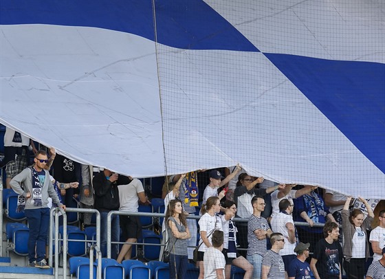 Fanoušci fotbalového Slovácka během utkání s Teplicemi