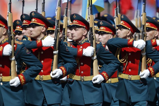 Vojenská pehlídka na Rudém námstí v Moskv. (9. kvtna 2018)