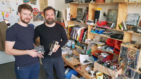 Bastl Instruments a Casper Electronics, respektive Václav Peloušek a Peter Edwards