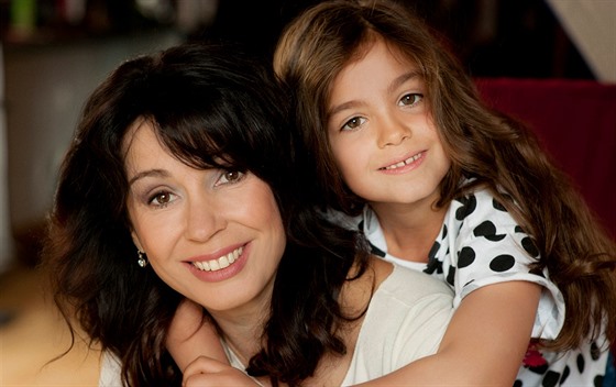 Nela Boudová a její dcera Saša, kterou má herečka v pěstounské péči.