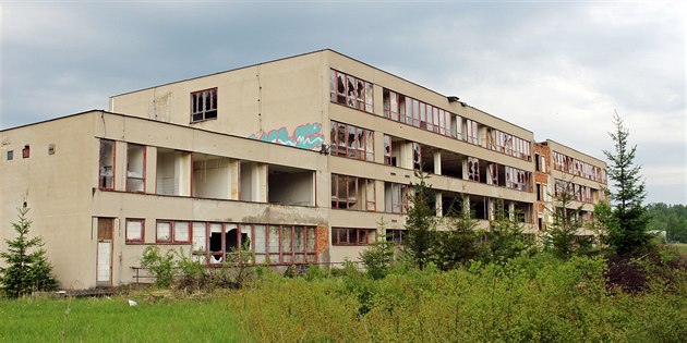 Budova slouila jako zázemí Jámy Kateina II v Radvanicích, od devadesátých let...