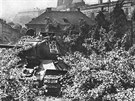 Sovtský tank T-34/85, vové íslo 1-25, 63. gardové tankové brigády v Praze...