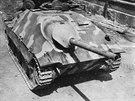 Nmecký stíha tank Hetzer vyfotografovaný v kvtnu 1945 v areálu plzeské...