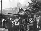 Sovtský tank T-34/85, vové íslo 1-20, 63. gardové tankové brigády v Praze v...