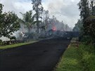 Láva ze sopky Kilauea na Havaji u zniila nejmén estadvacet dom. Erupce...
