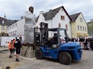 Instalace sochy Karla Marxe na náměstí v německé Trevíru (březen 2018)