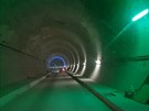 Tunelem u Plzn projede za pl roku první vlak