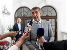 Andrej Babi pichází na jednání s éfem SSD Janem Hamákem a komunistou...
