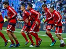 Hrái Bayernu Mnichov pi rozcviení ped semifinálovou odvetou Ligy mistr na...