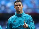 Cristiano Ronaldo z Realu Madrid pi rozcviení na semifinálovou odvetu Ligy...