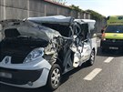 Pi nehod na dálnici D5 ve smru na Prahu se po stetu s kamionem zranil idi...
