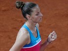 eská tenistka Karolína Plíková v duelu s Viktorií Azarenkovou z Bloruska.