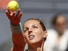 eská tenistka Kristýna Plíková se chystá na podání v osmifinále turnaje v...