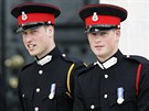 Princ William a princ Harry na pehlídce na Královské vojenské akademii...