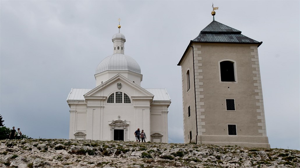 Svatý kopeček u Mikulova je vyhledávanou destinací turistů i snoubenců. 