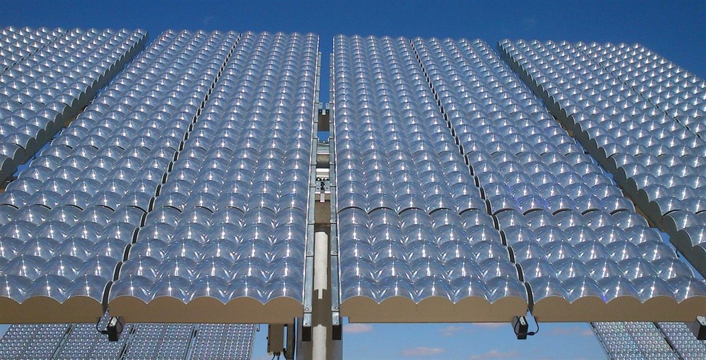 Sněmovna kývla na senátní verzi, zvedla podporu solárním elektrárnám