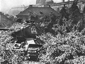Sovětský tank T-34/85, věžové číslo 1-25, 63. gardové tankové brigády v Praze...