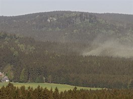 Mračna pylu nad Žďárskými vrchy (2. května 2018).